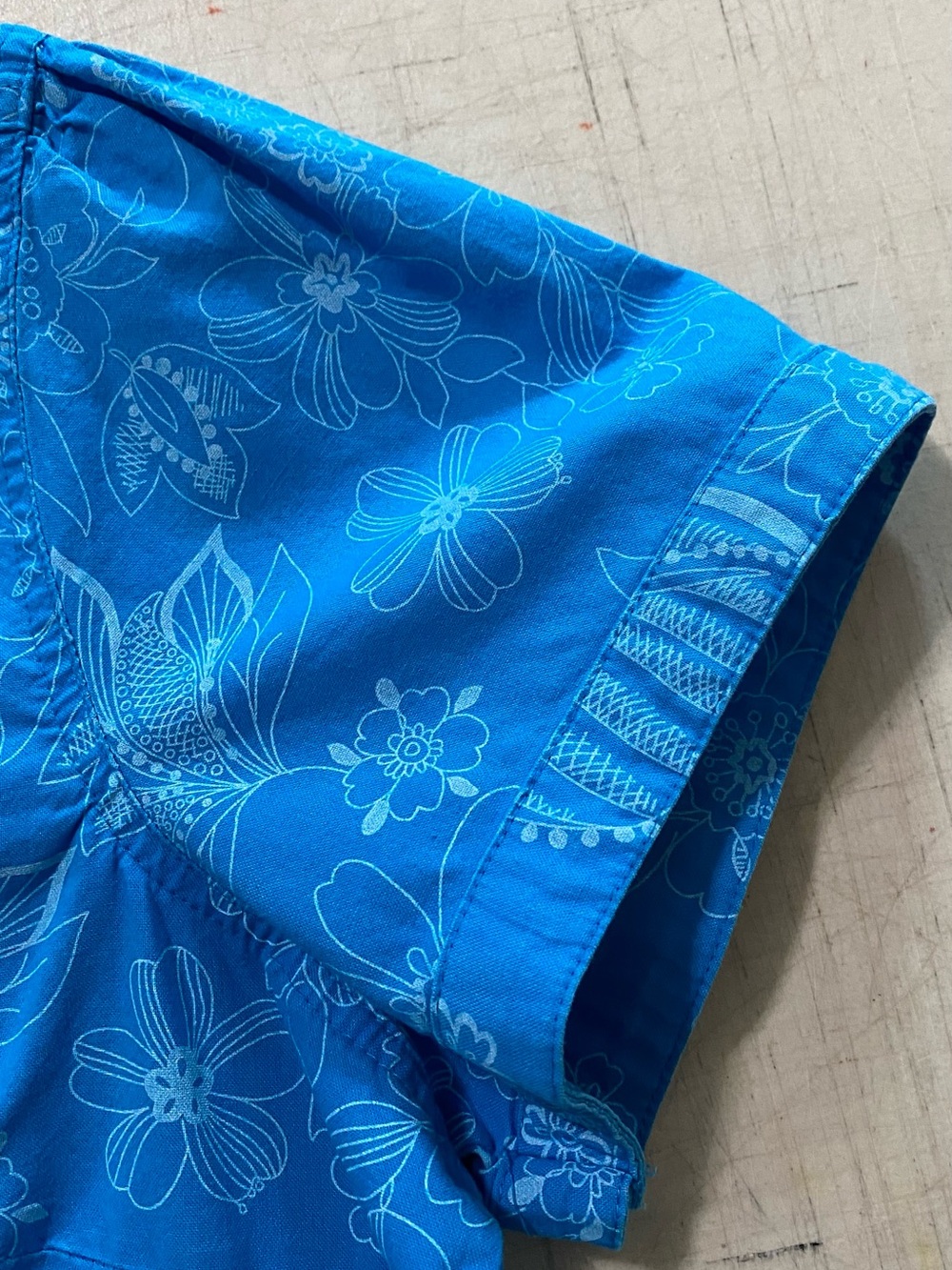 IB Diffusion women’s bright blue Hawaiian style shirt, light blue design - Picture 7 of 10